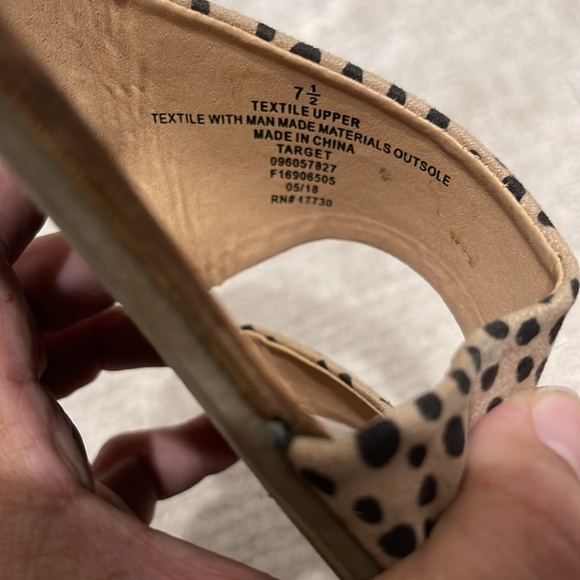 Women’s Cheeta print Sandals. Size 7.5 - Picture 3 of 3